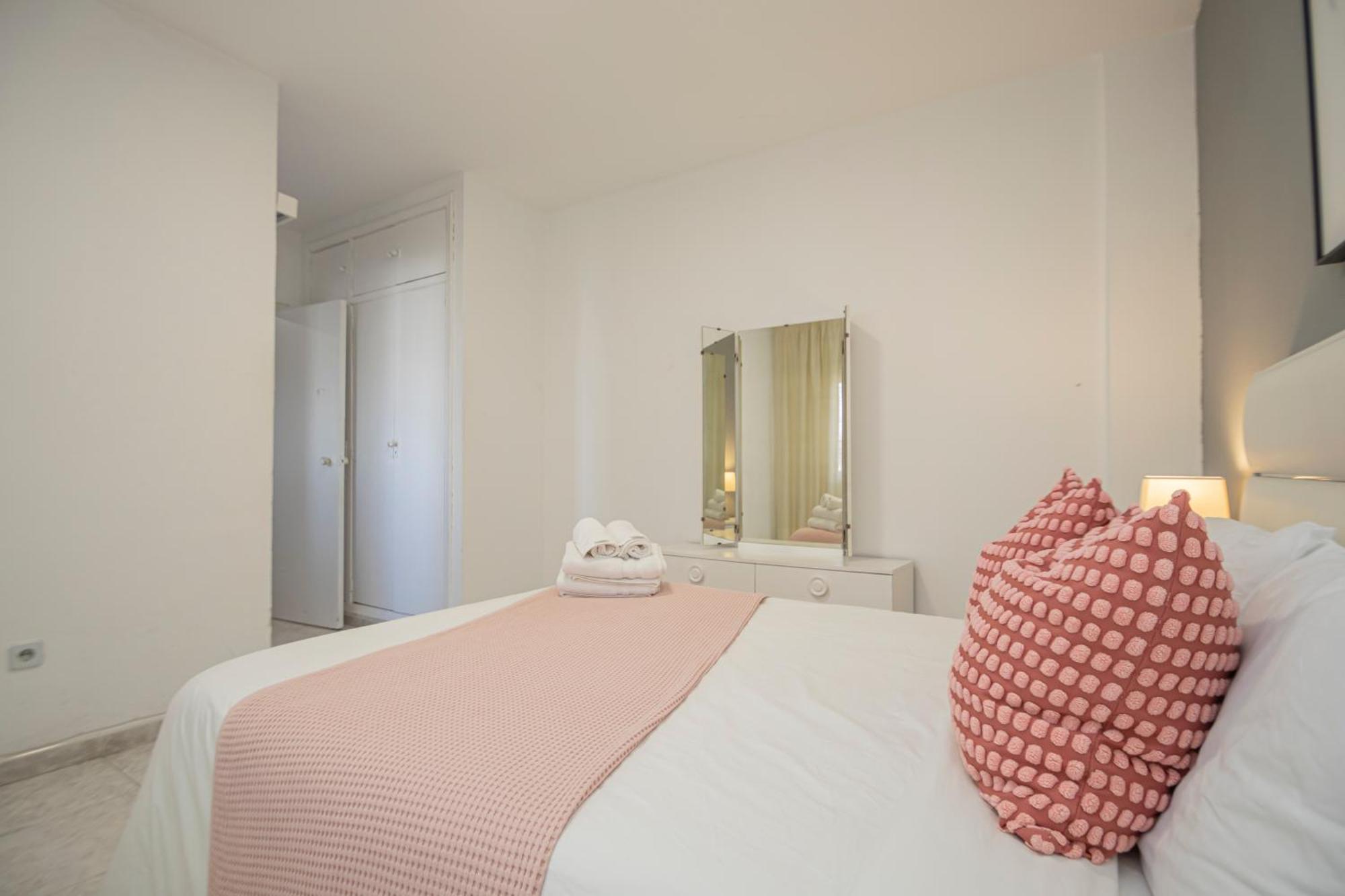 Apartamento Perfect Getaway In Triana - 15M Walk Giralda Sevilla Exterior foto