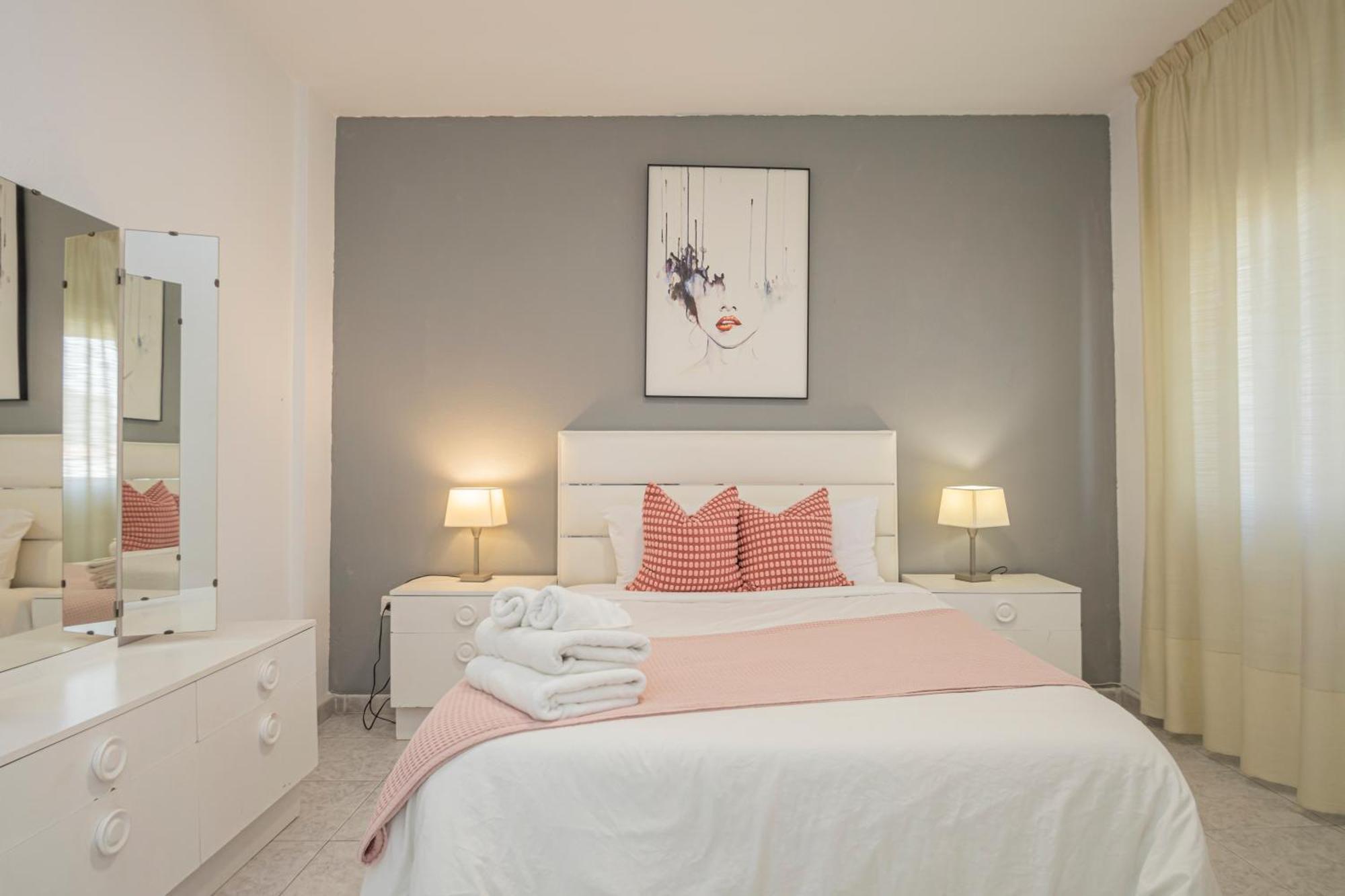 Apartamento Perfect Getaway In Triana - 15M Walk Giralda Sevilla Exterior foto